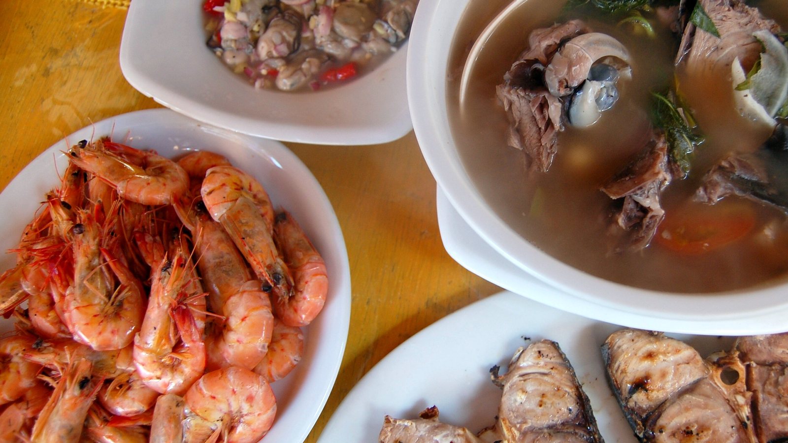 보라카이 돈 쓰는 법 — 현금이 필요한 곳, ATM 수수료 250페소, 부가세 12%와 서비스 차지