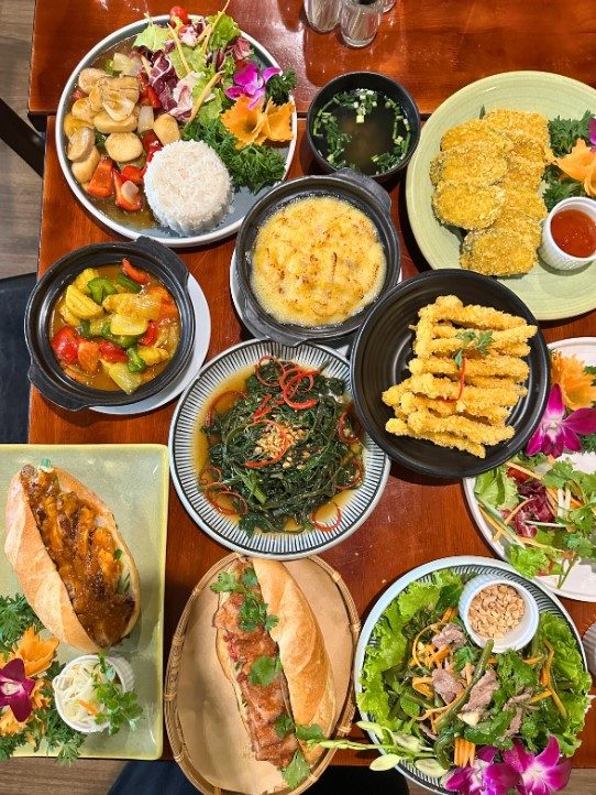 Ngư Restaurant - Vietnamese Cuisine & Vegan Food 1